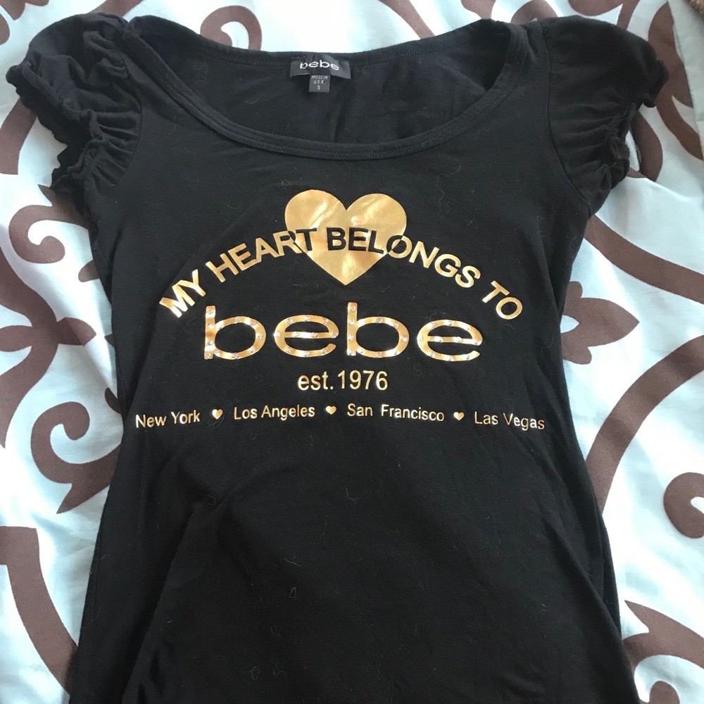 Fitted black bebe tee w/gold